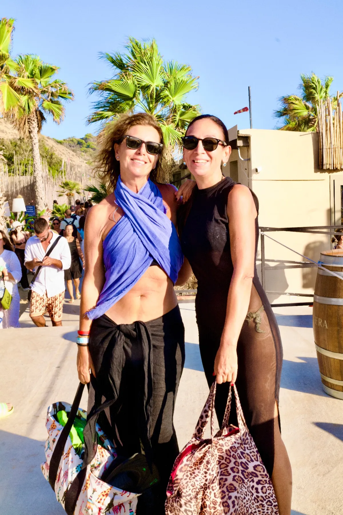 Guests with palm trees