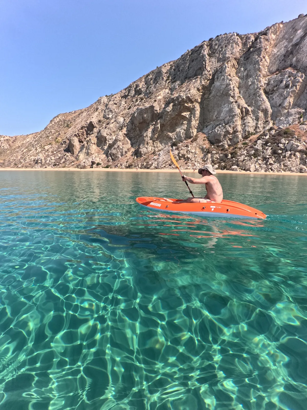 Kayak in mare cristallino