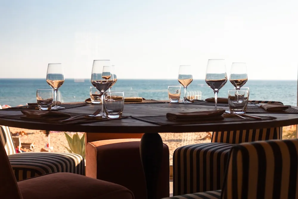 Tavolo ristorante vista mare